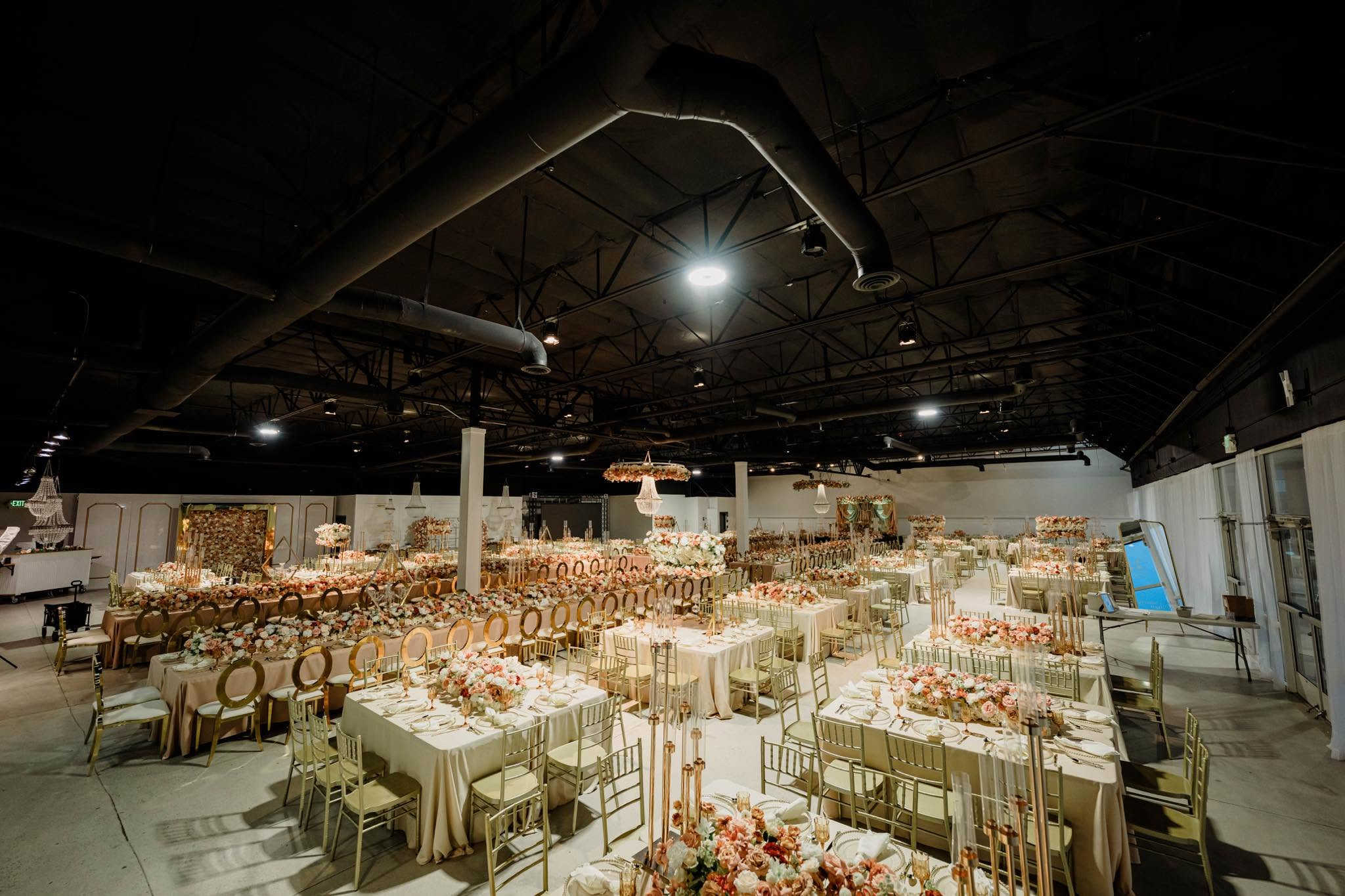 Legacy Events event space in Pasco, WA with gold chiavari chairs and floral centerpieces