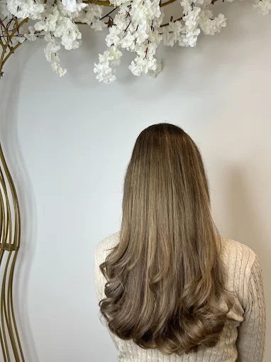 Natürliches Balayage-Haar in Braun — Balayage Valessa Munich