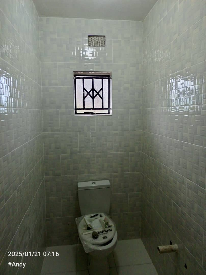 Tiled bathroom with green textured wall tiles
