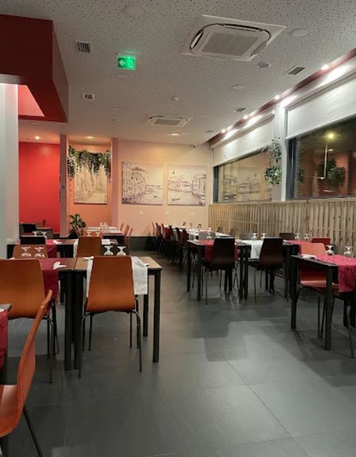 Interior do restaurante Divina Pizza Oeiras