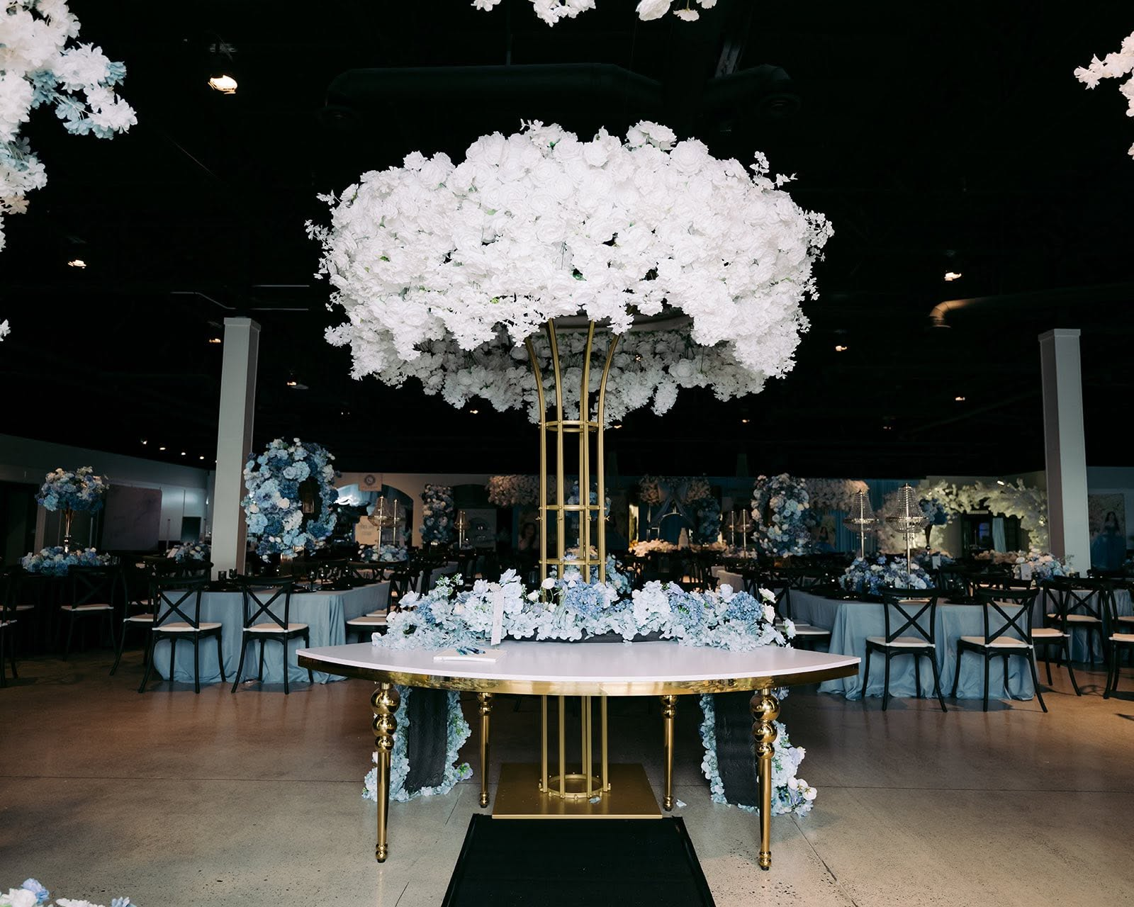 Flower cloud centerpiece at Legacy Events in Pasco, WA