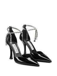Black patent leather pointed-toe heels