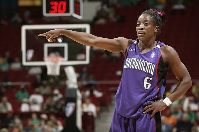 Ruthie Bolton pointing and directing play for the Sacramento Monarchs