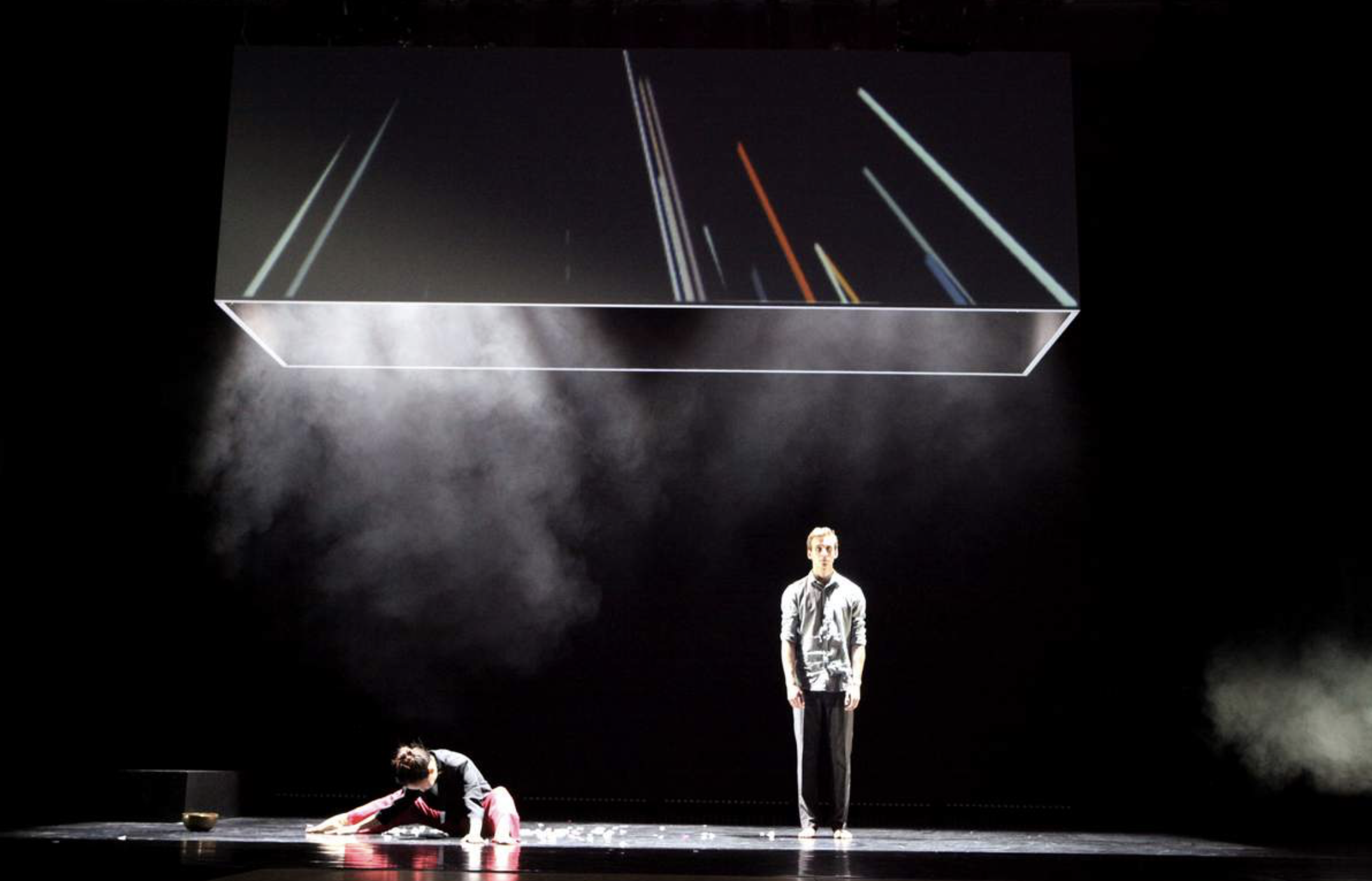 ROTKAMMERTRAUM - Premiere with suspended light installation