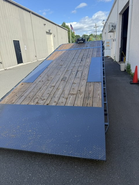 Deckover Tilt - Lamar 24ft - Detail view 3 - Premium rental option in Hillsborough Somerset County NJ