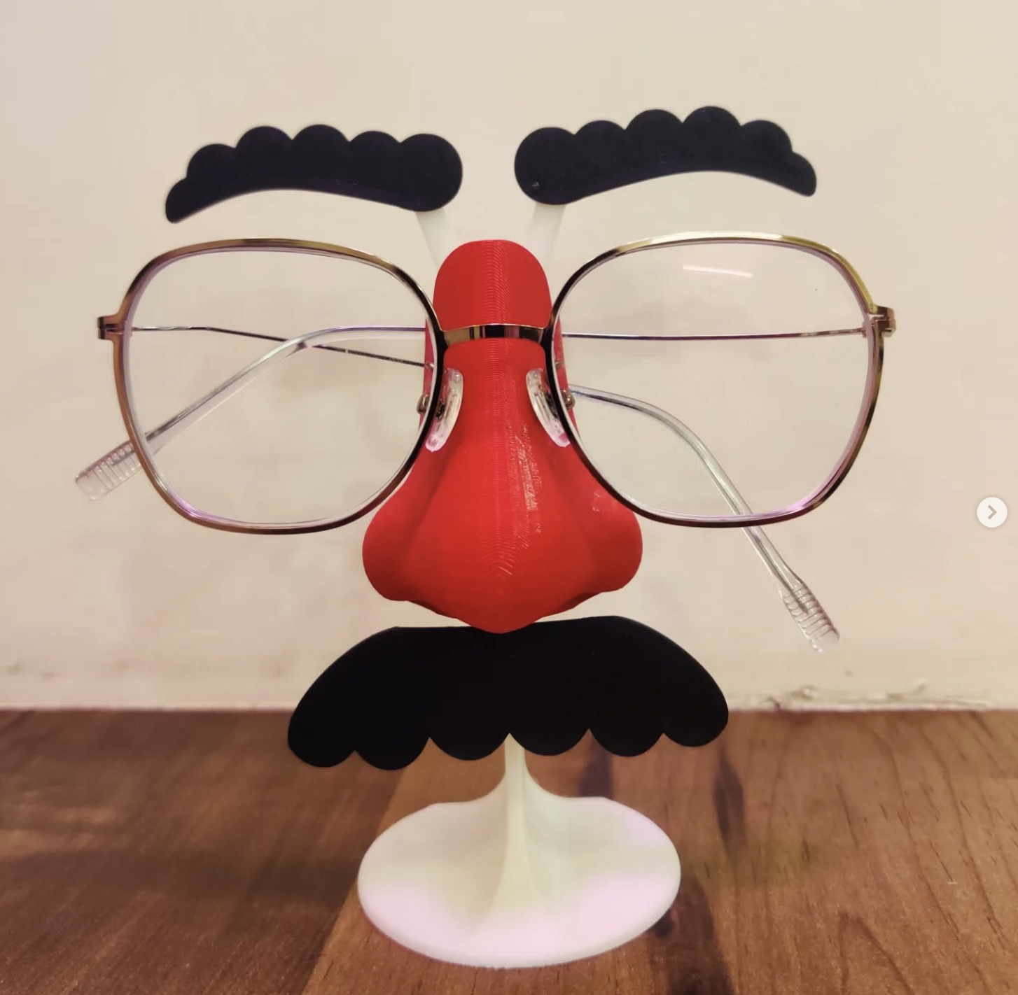 Novelty Glasses Stand