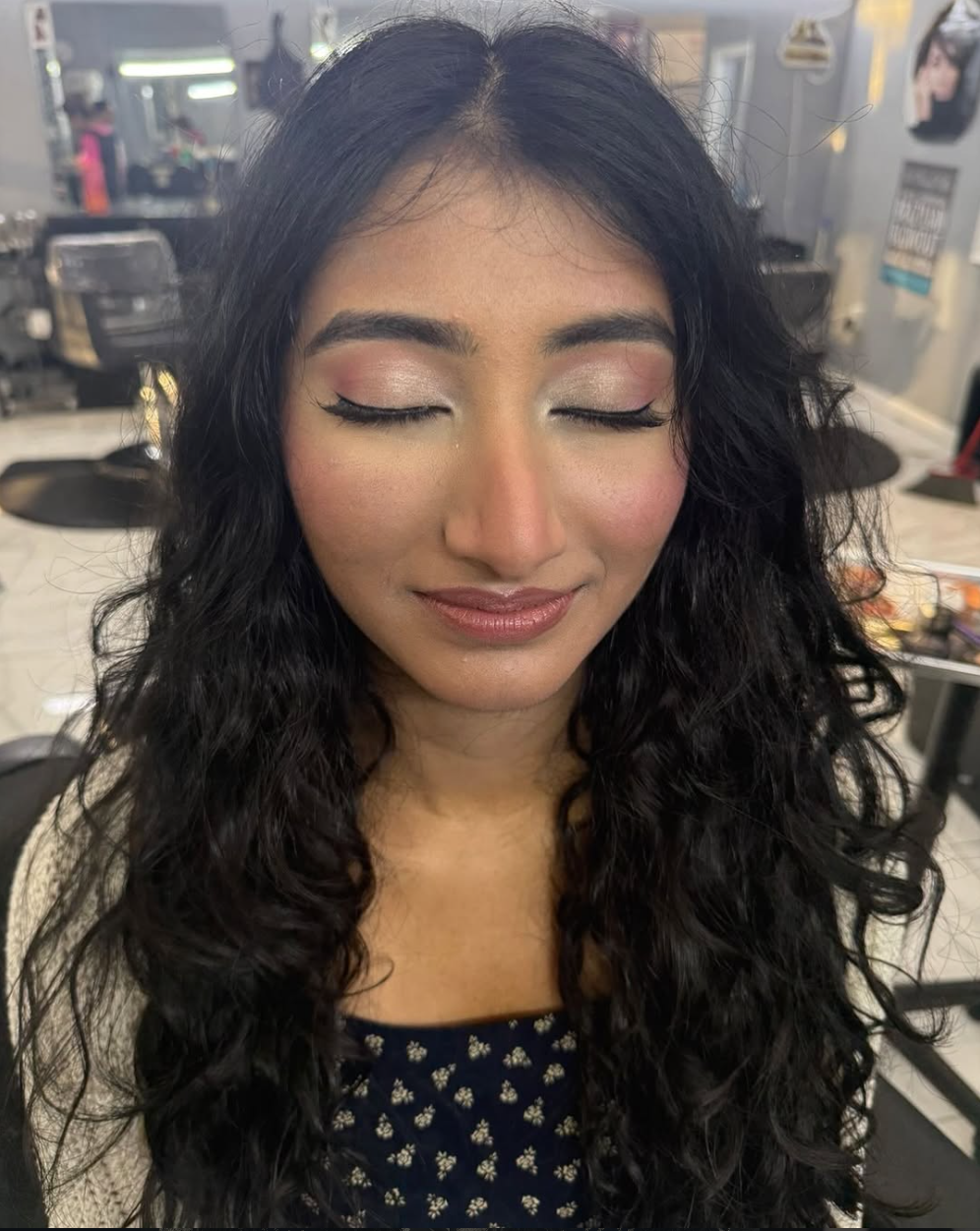 Soft pink shimmer eye makeup