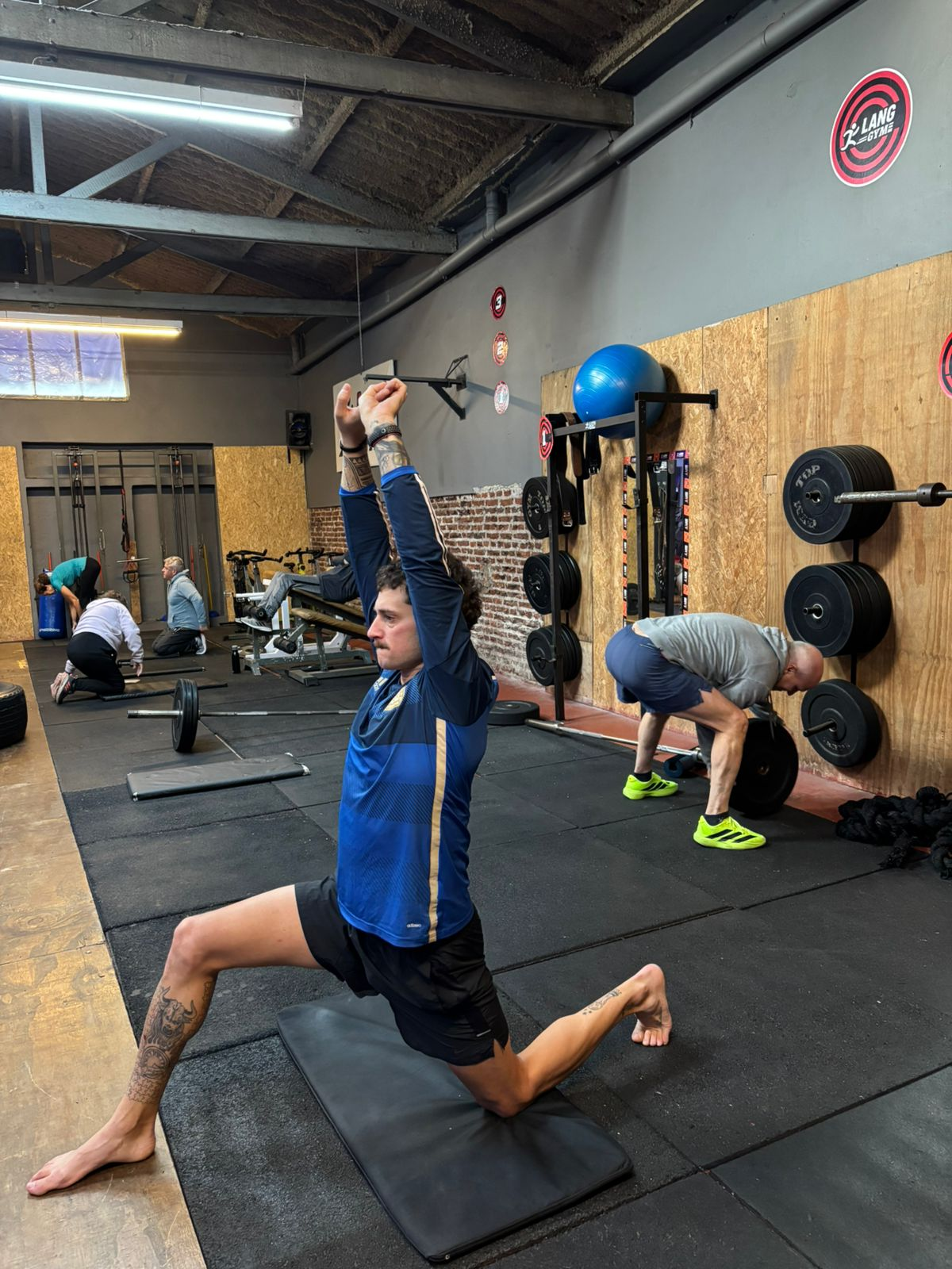 Movilidad y stretching en el gym