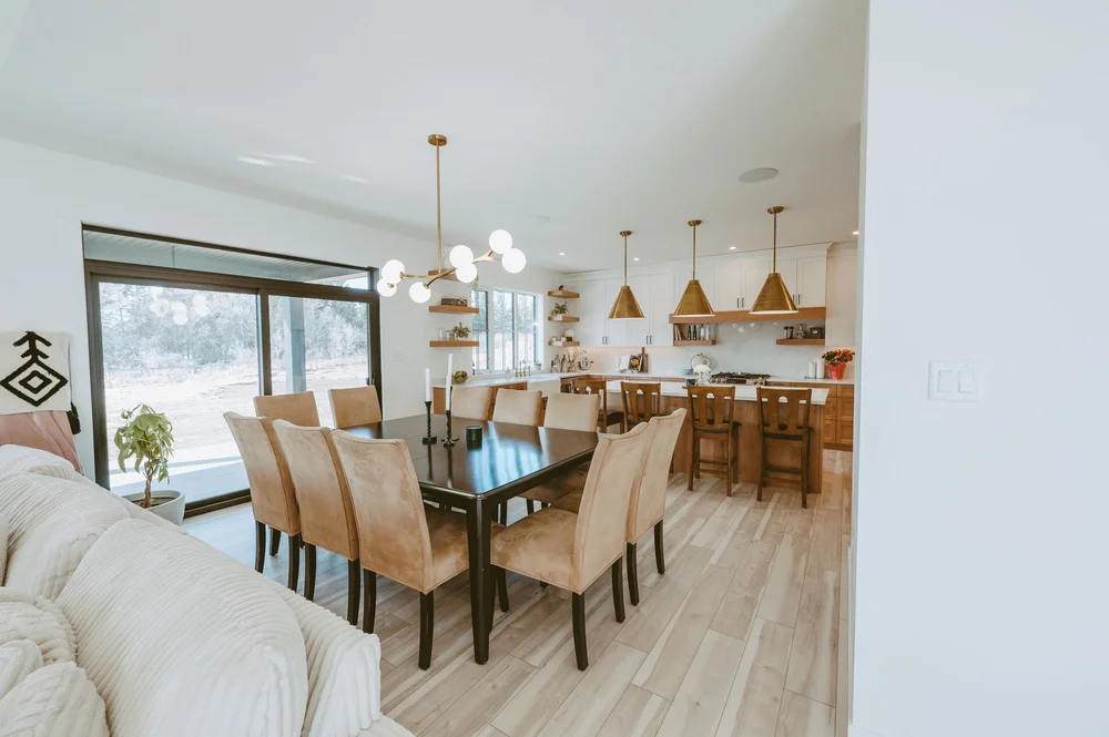 Dining area with sputnik chandelier
