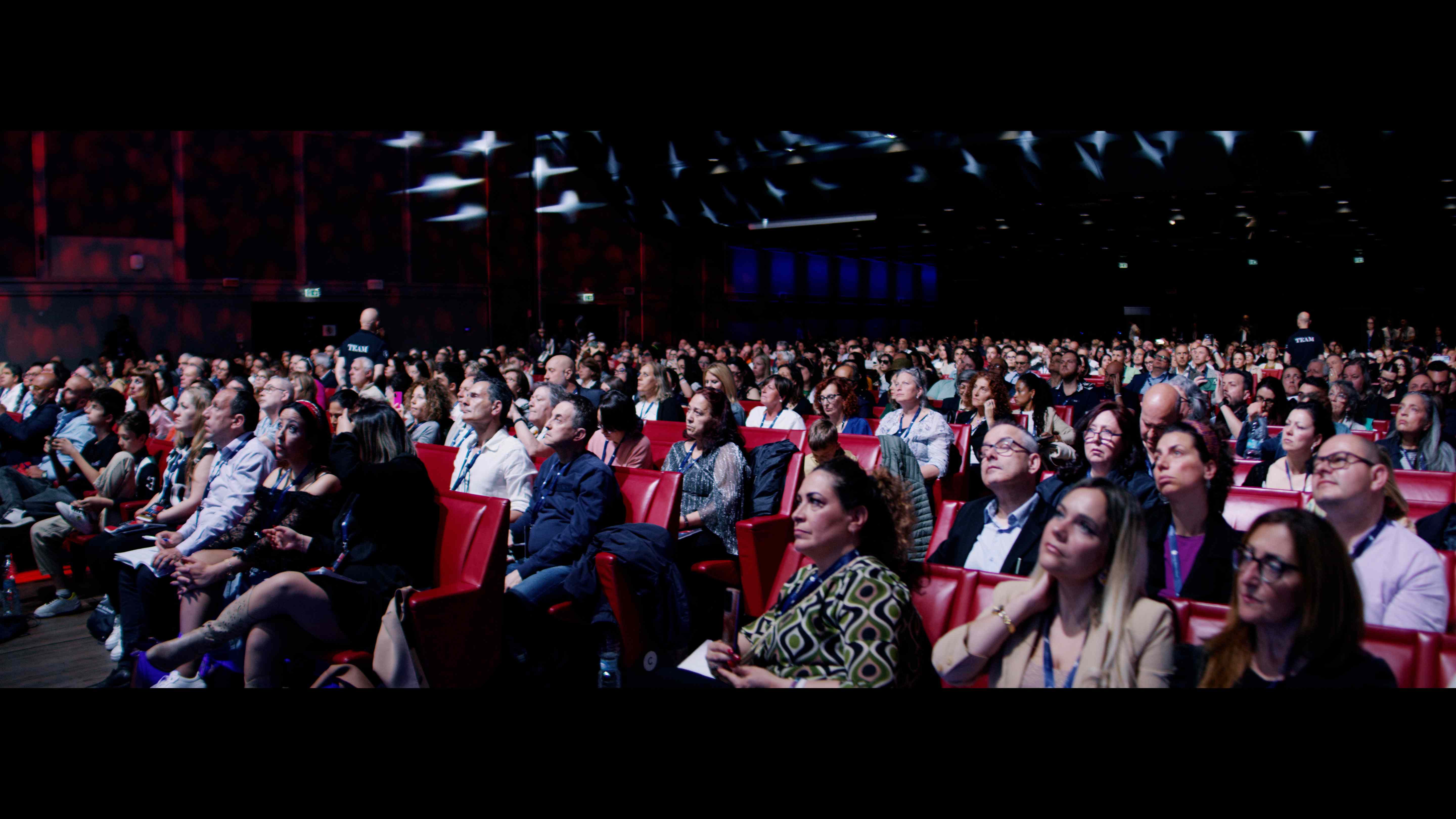 Pubblico attento durante l'evento
