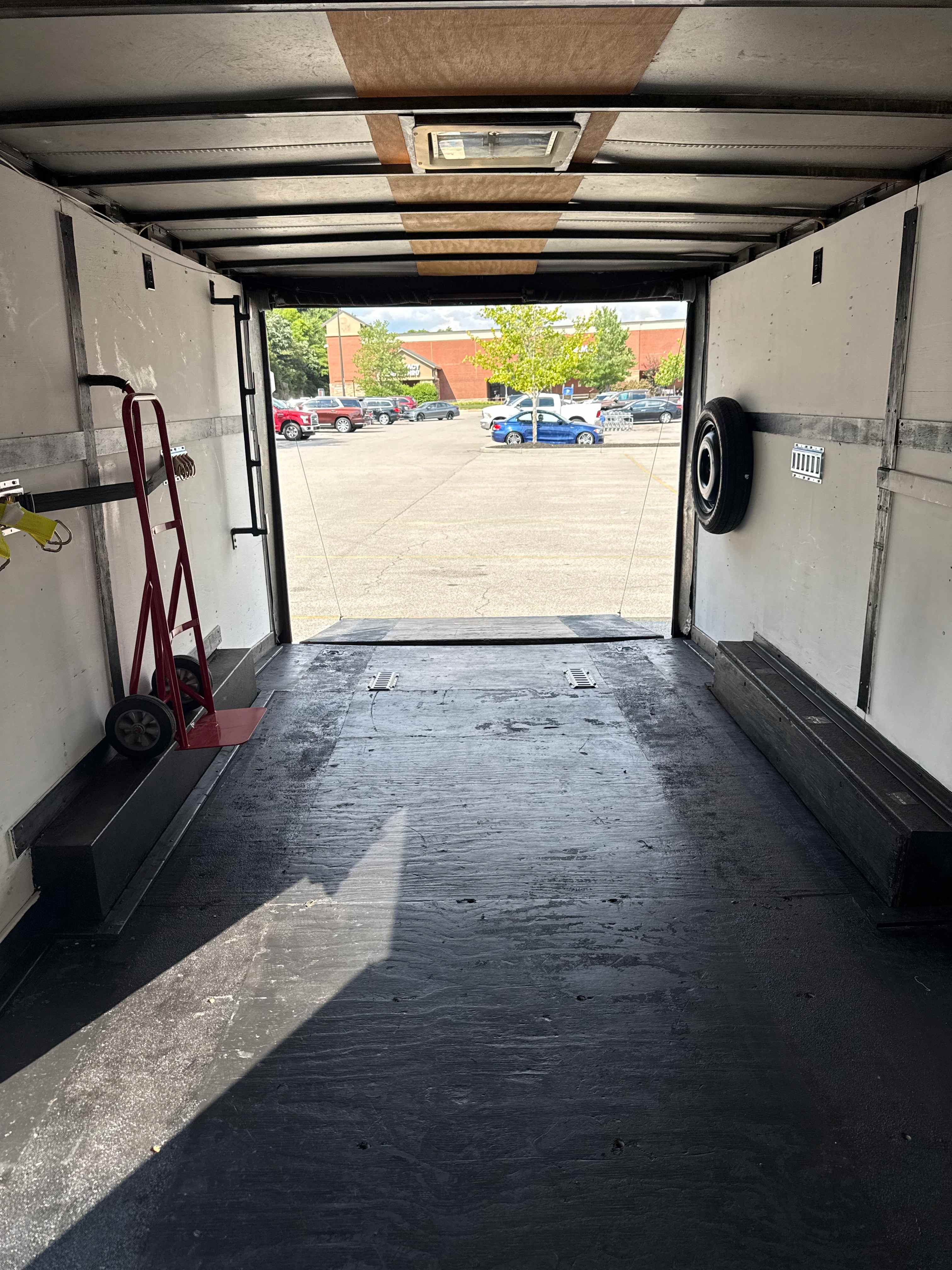 18ft Enclosed Trailer thumbnail 2