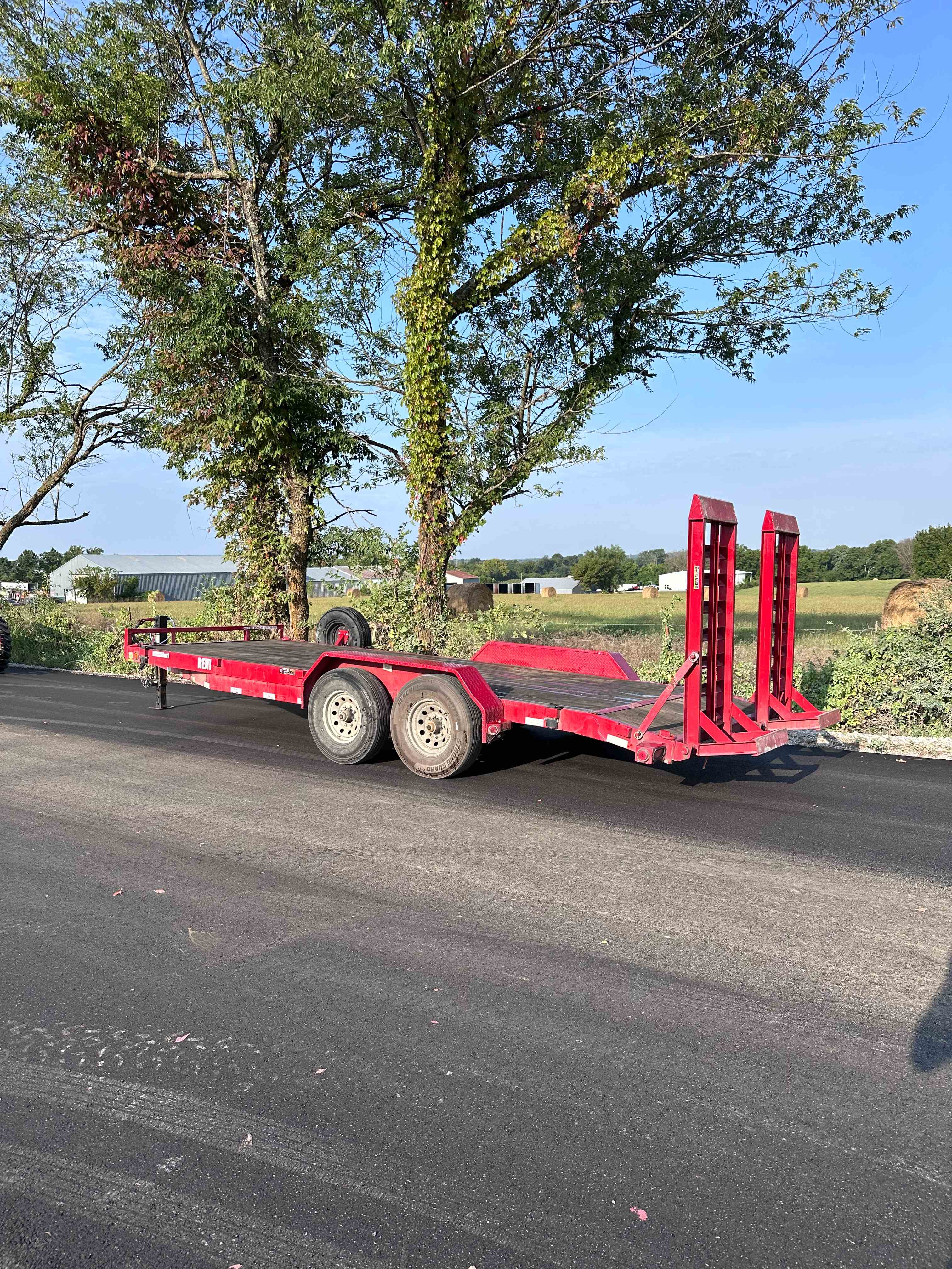 20ft Equipment Trailer w/ramps - Load Trail - Image 1