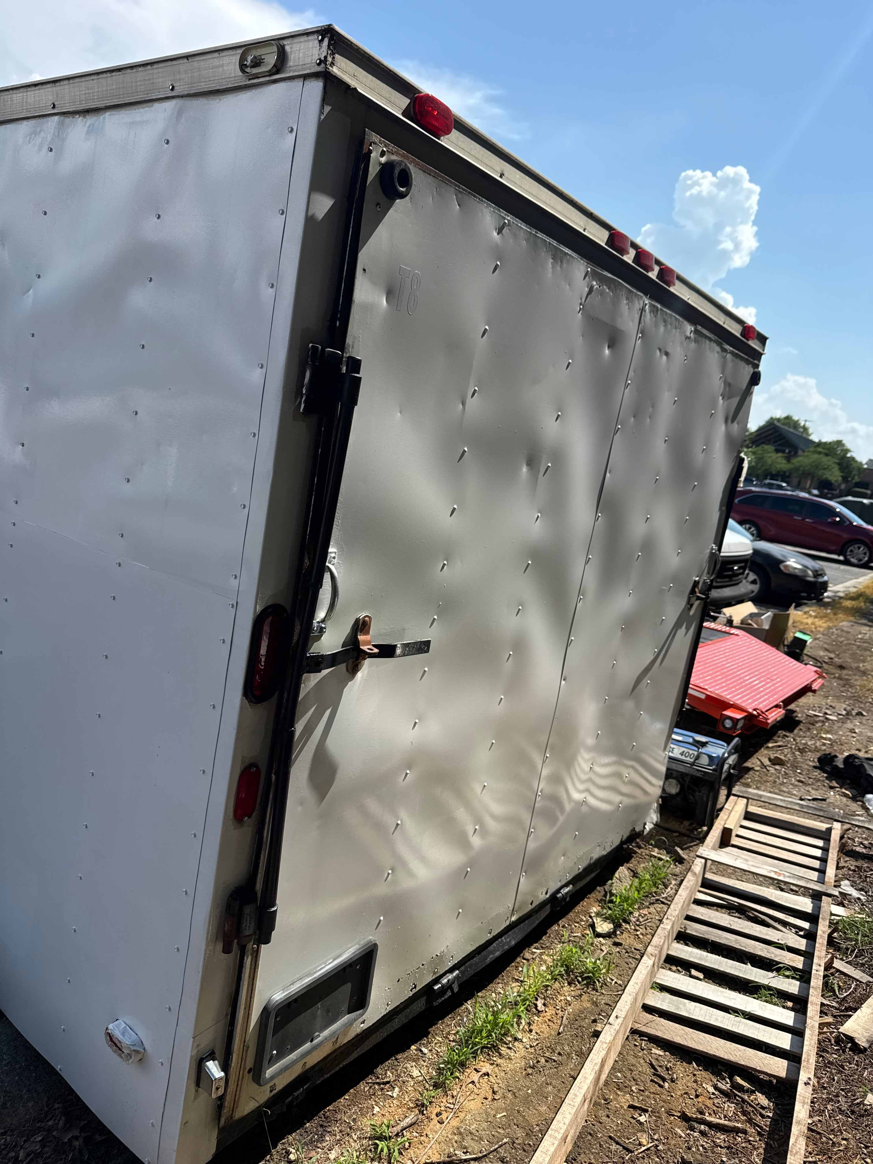18ft Enclosed Trailer thumbnail 3