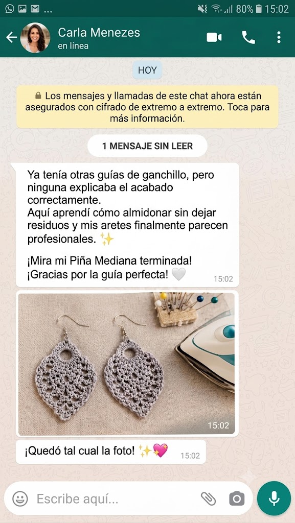 Testimonio de Carla Menezes mostrando sus aretes piña mediana terminados