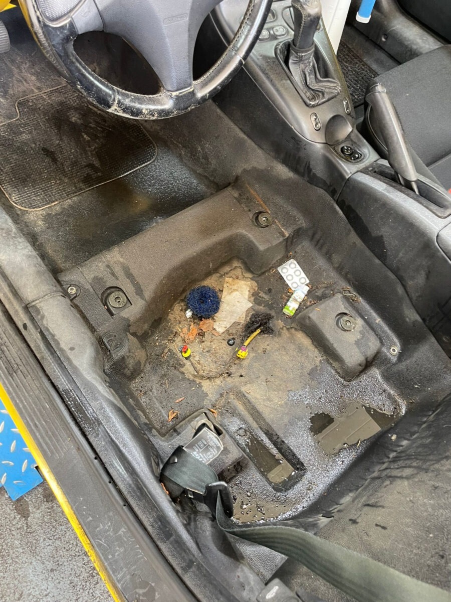 Hyundai – Fußboden Vorher