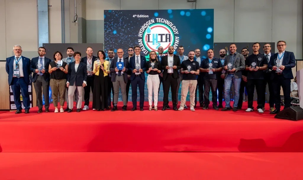 G.M. Engineering team receiving award