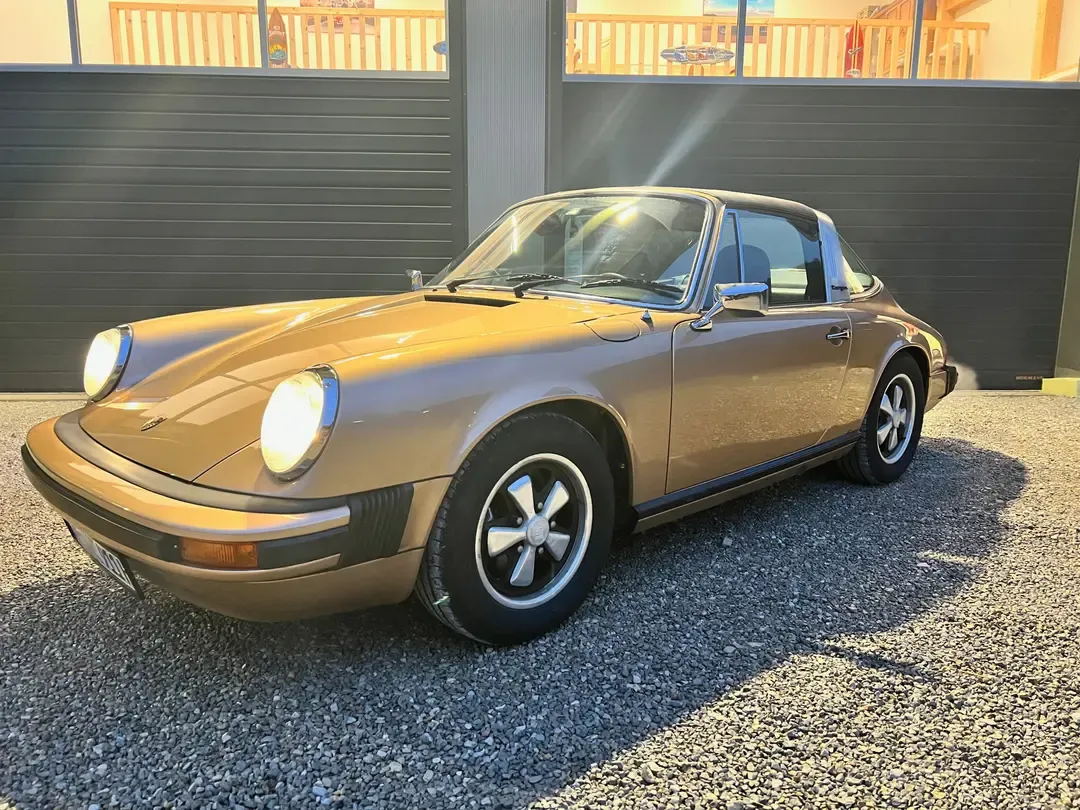 Gold Porsche Targa