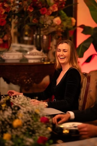Elegant Guest Moment