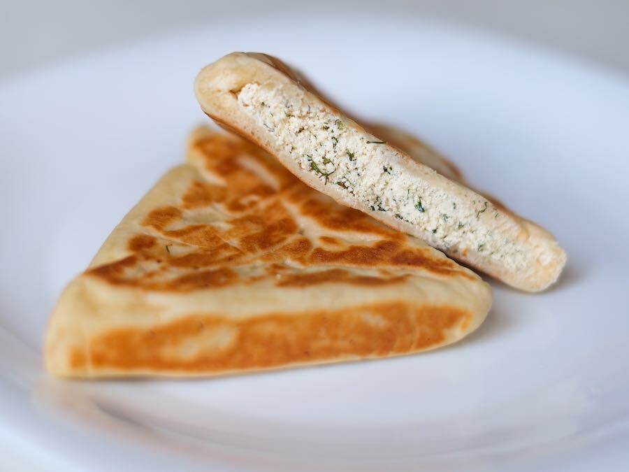 Grilled pastry with cream