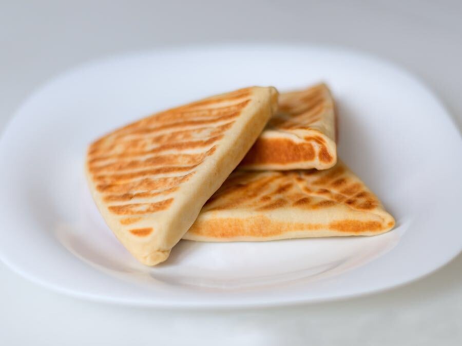 Triangular grilled pastries