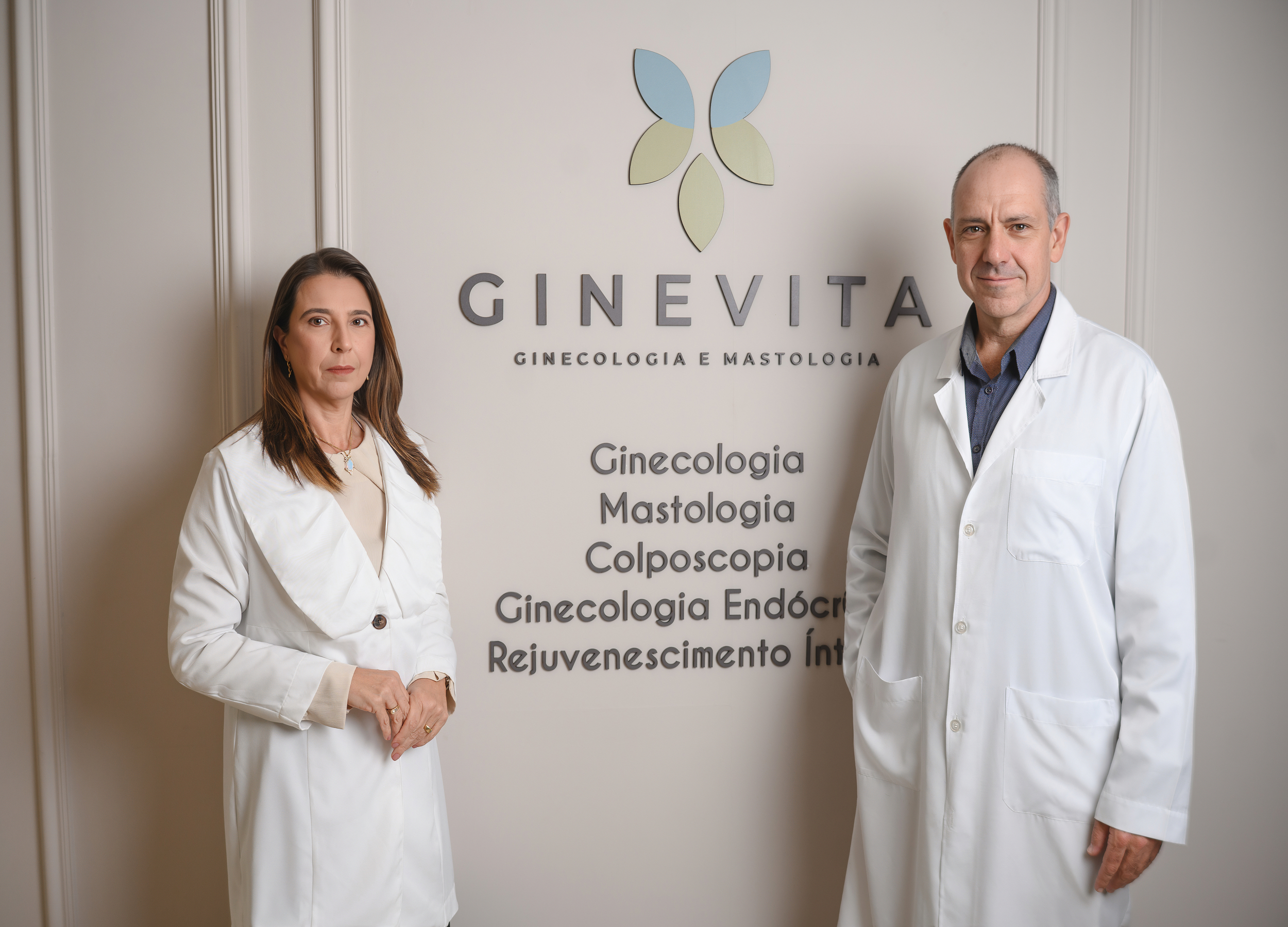 Dra. Elisabete Lilian Dair e Dr. Marcelo Ballaben Carloni juntos na clínica Ginevita
