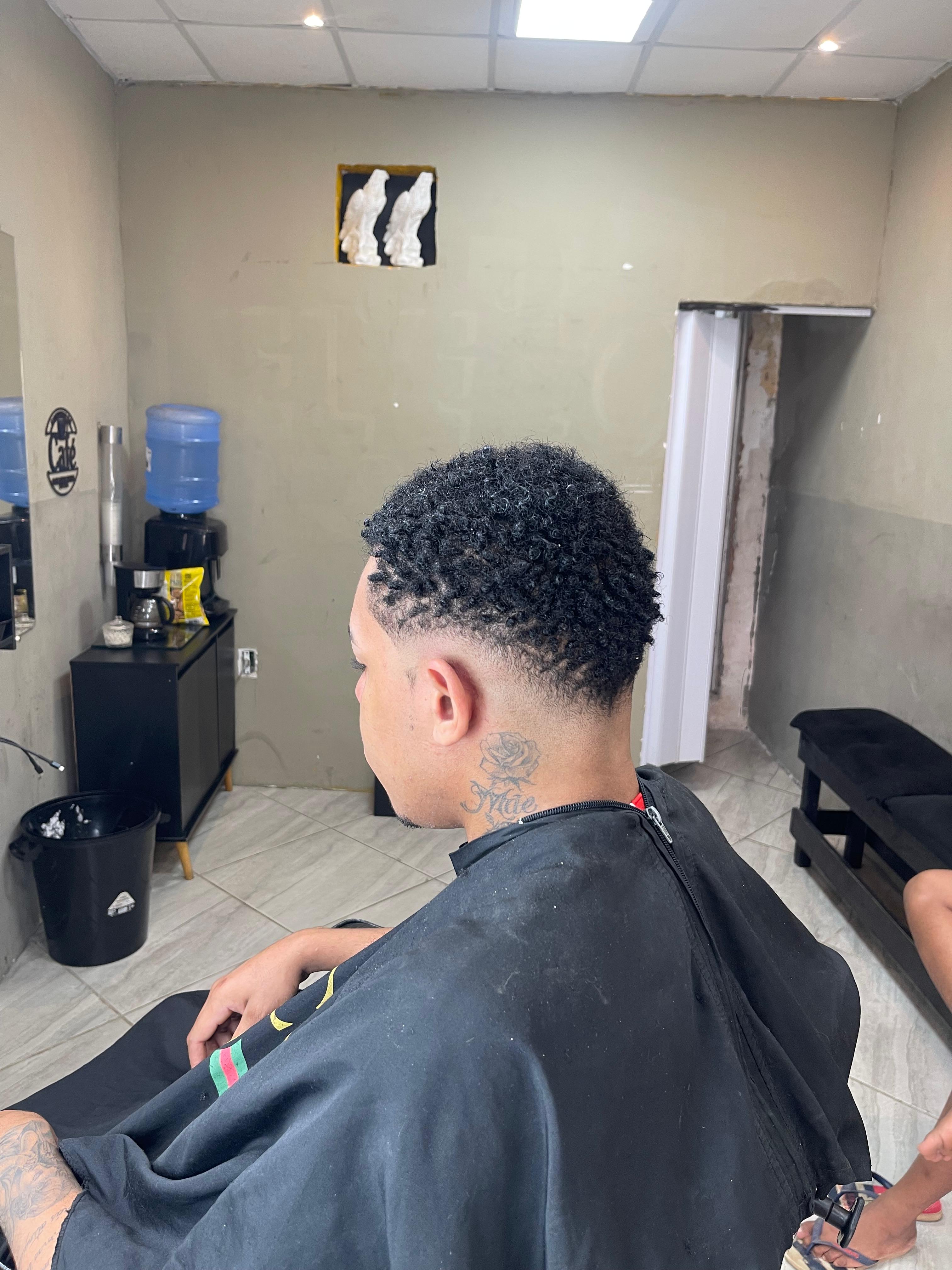 Corte masculino com topo texturizado