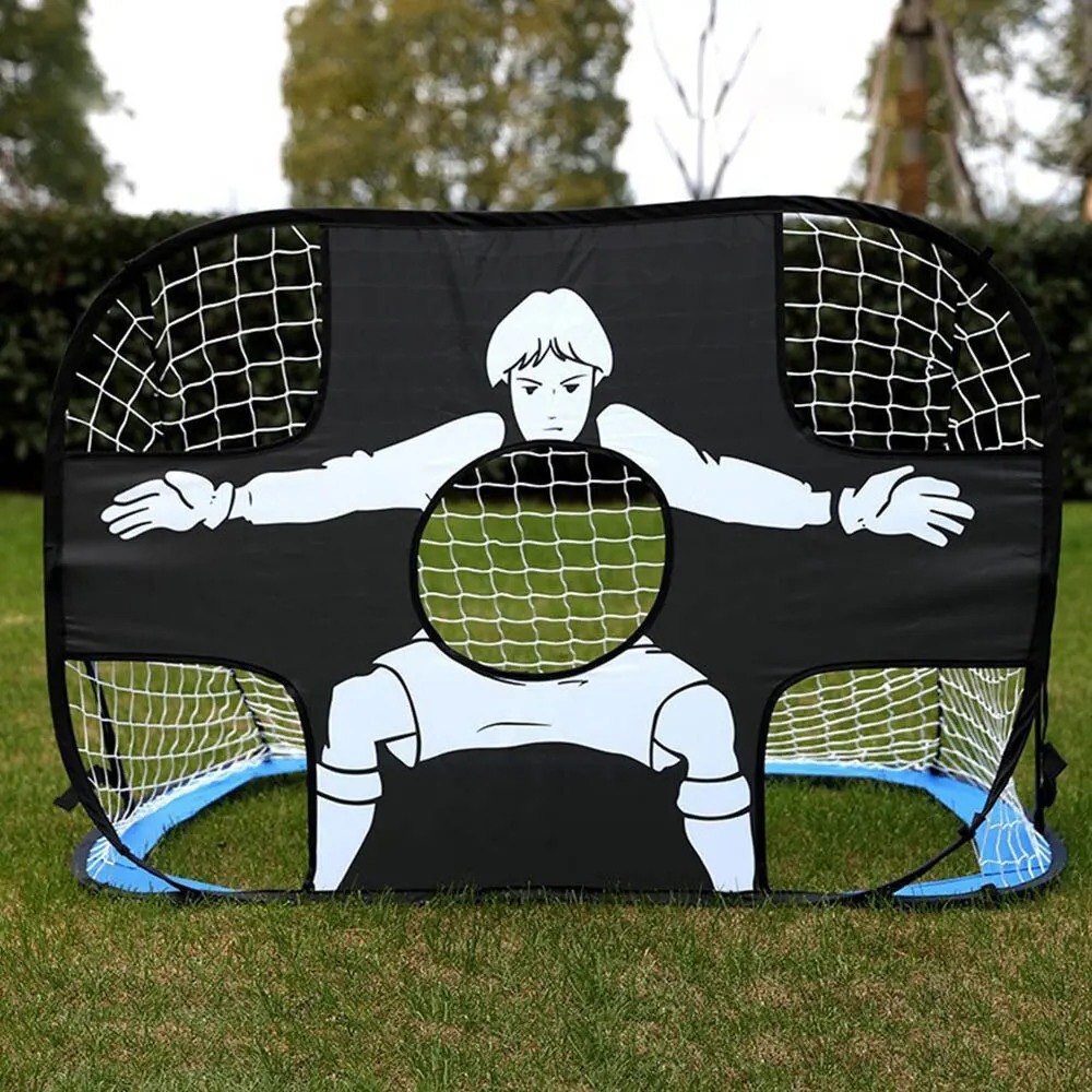 Gol Interativo azul no jardim