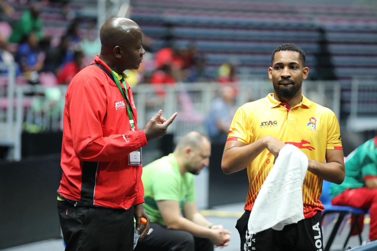 Coach Manuel Pimenta giving instructions to Angola's national team player Elizandro André courtside
