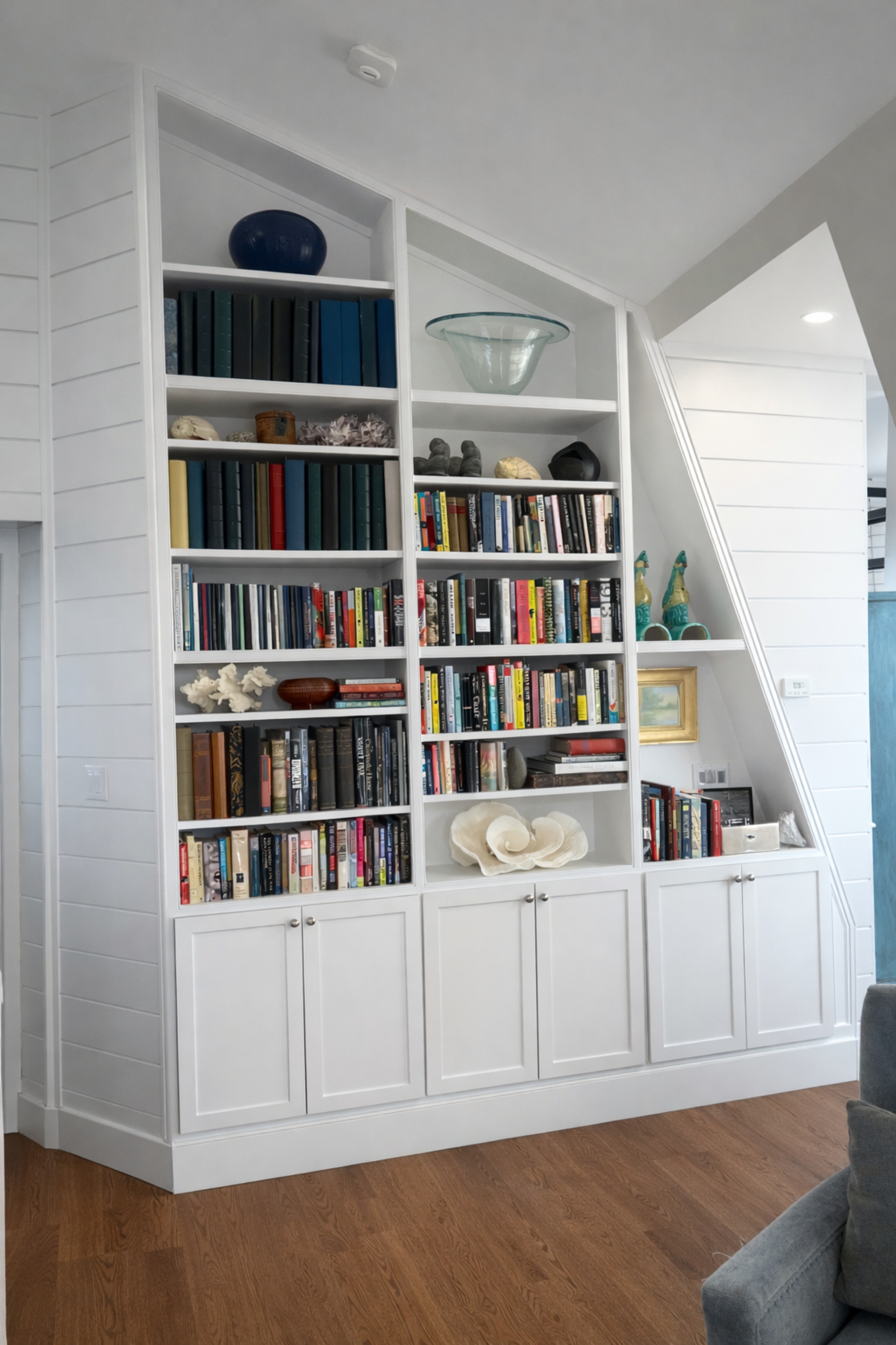 Custom built-in bookshelf with desk area