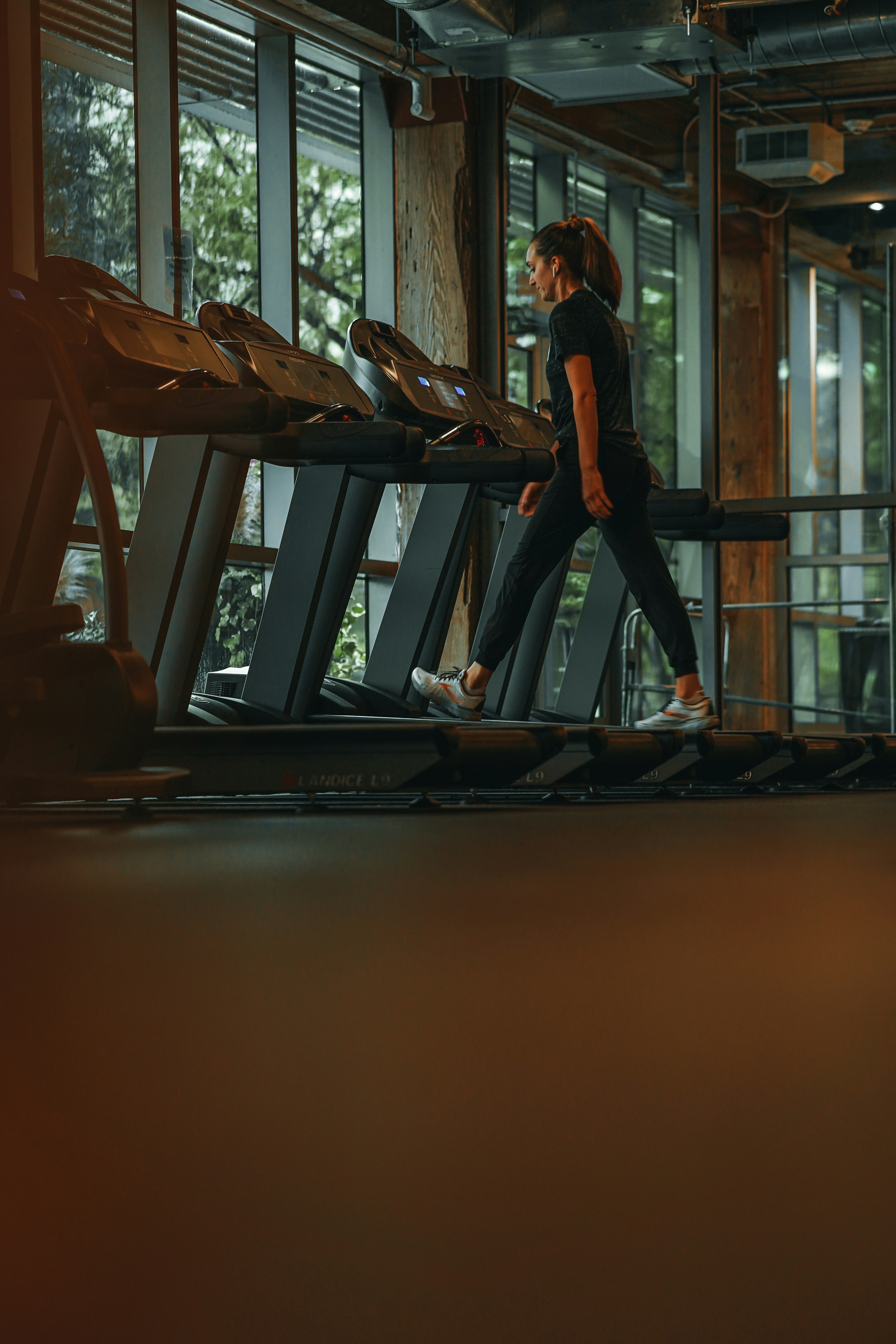 Tredemøller ved LFI Helse + Trening med naturlig lys