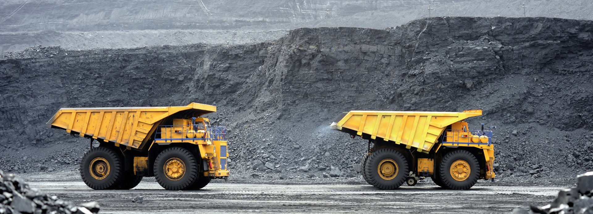 Mining operations risk assessment - Heavy machinery in operation