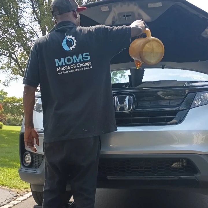 MOMS Mobile Oil Change Hero