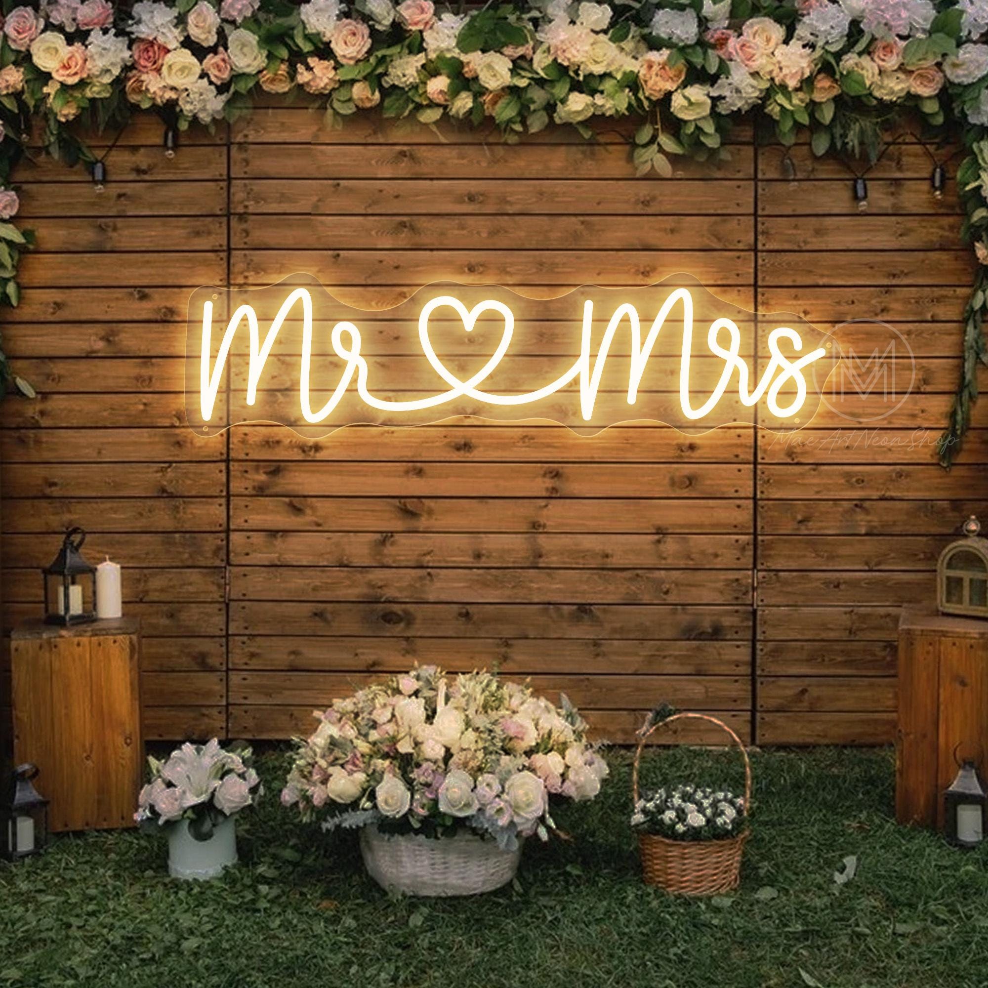 Mr & Mrs neon sign