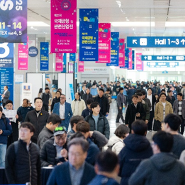 INTERMOLD KOREA 전시장 참관객