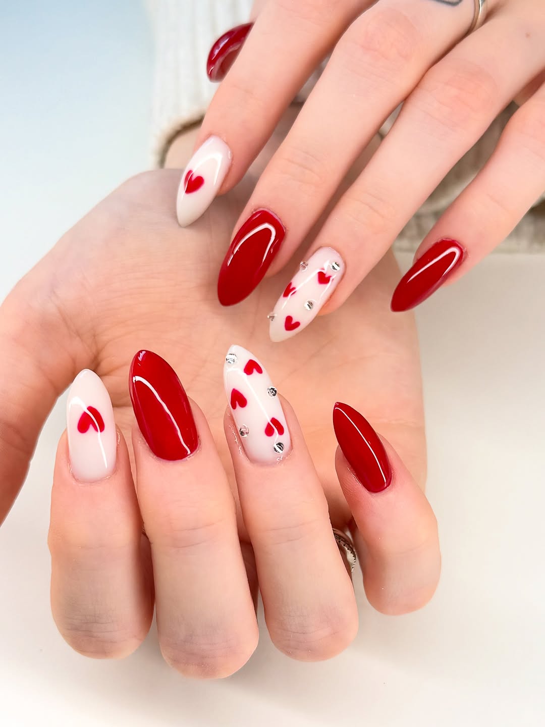 Røde hjerter og krystaller nail art