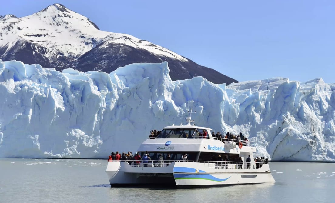 Navegação privada em frente ao Glaciar Perito Moreno, El Calafate, Patagônia Argentina