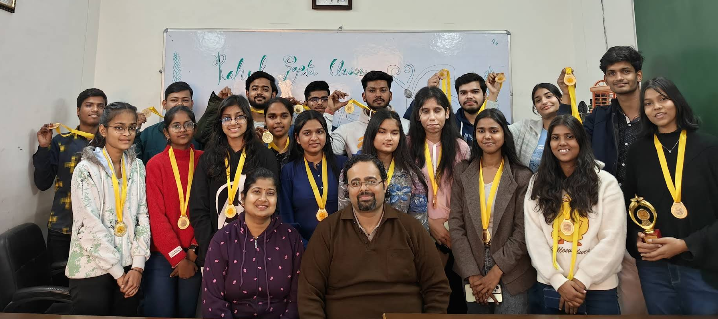 CA Neha Gupta with students