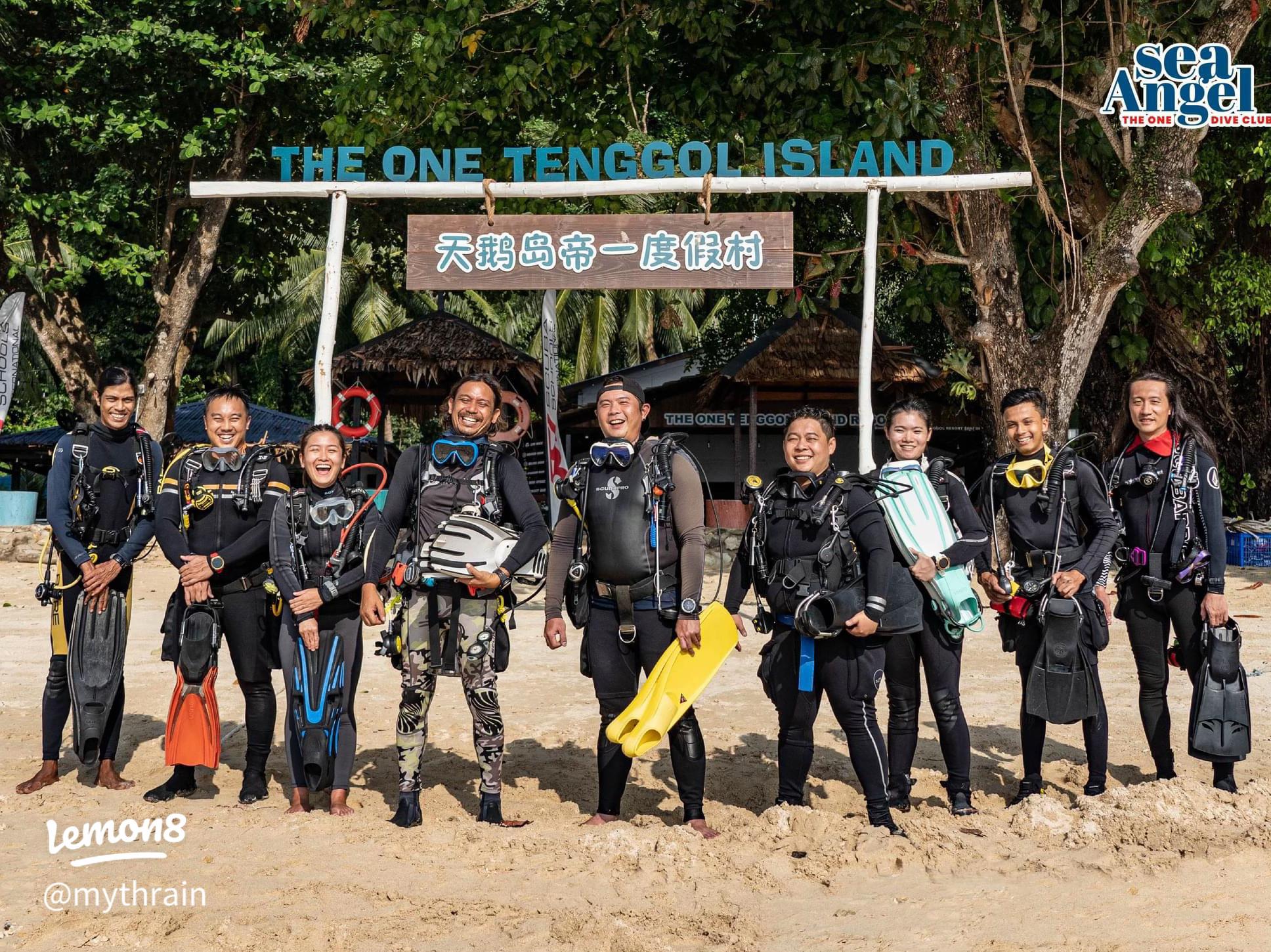 Divers at The One Tenggol Island for fun diving Malaysia