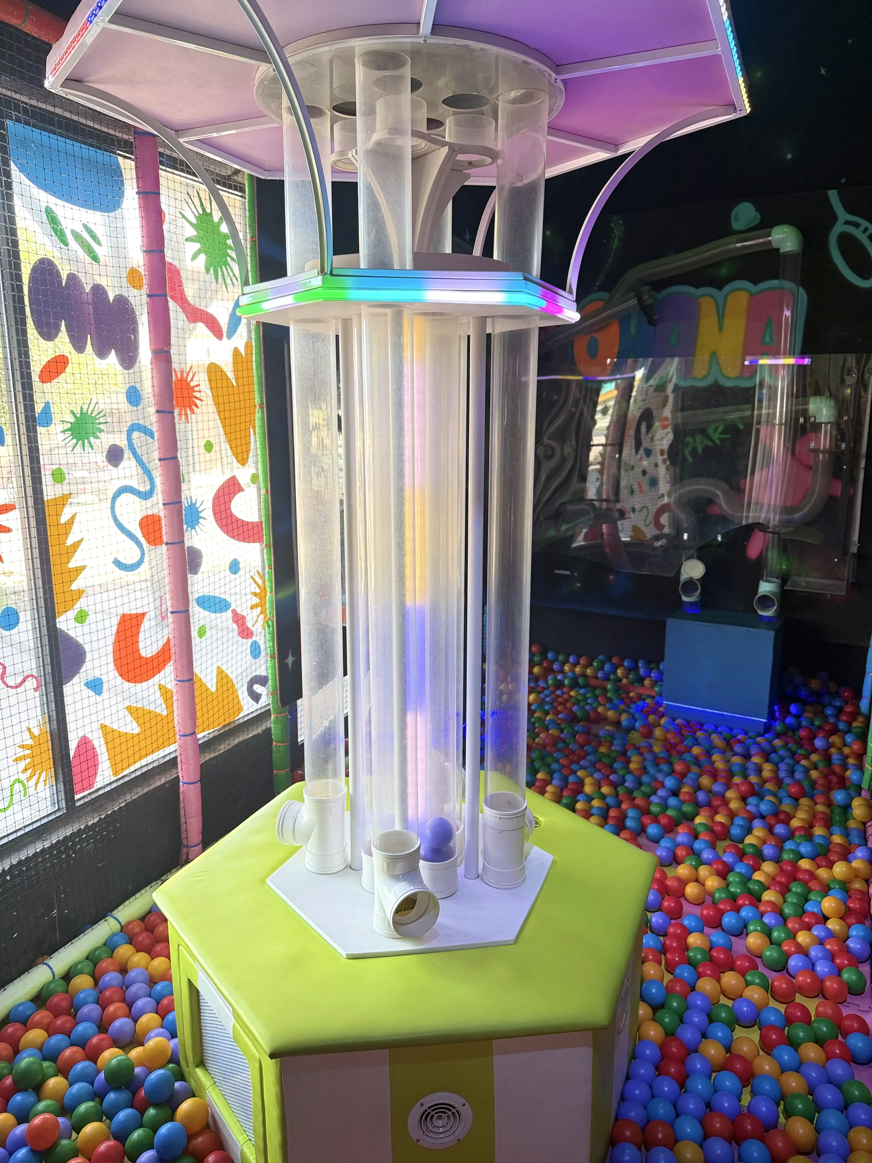 Torre de Bolas Interactiva
