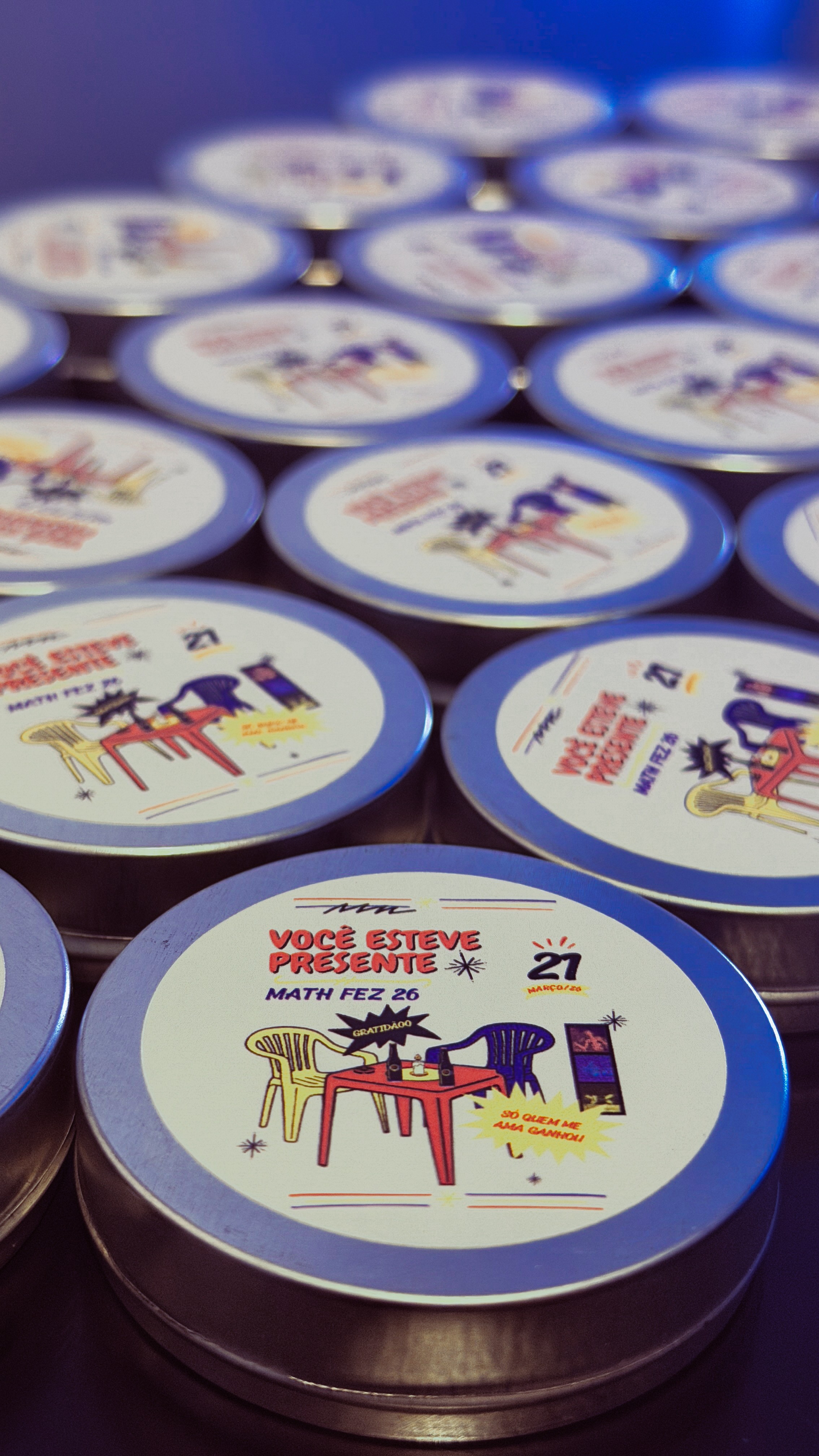 Produção de velas personalizadas em latas