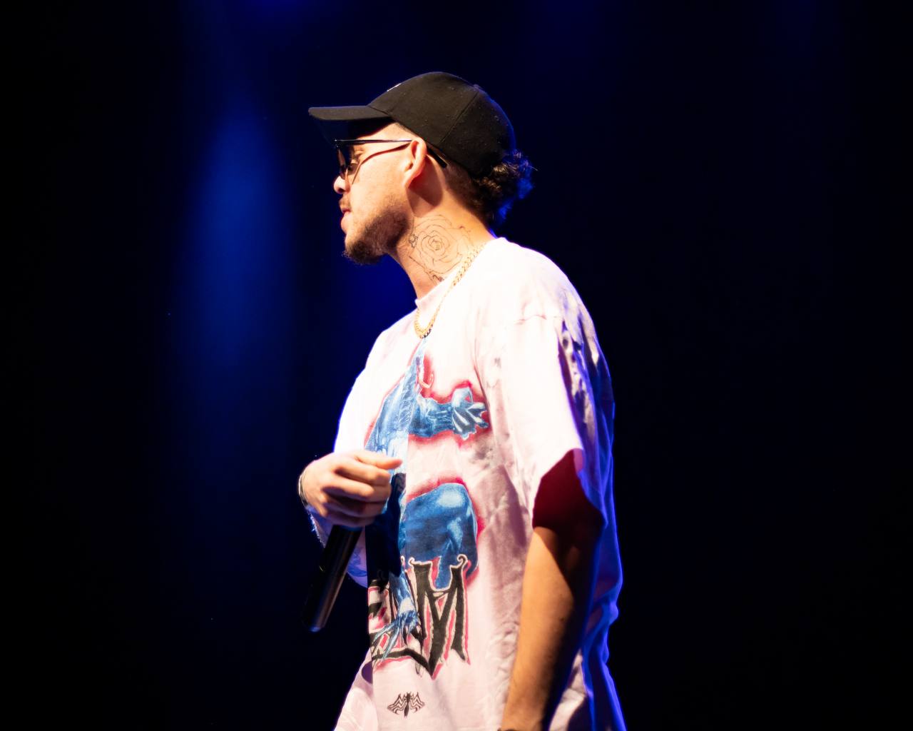 Estuardo performing with blue stage lighting