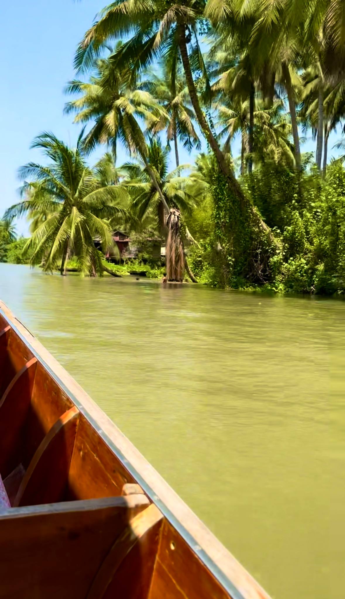 Złota statua Buddy w Phuket