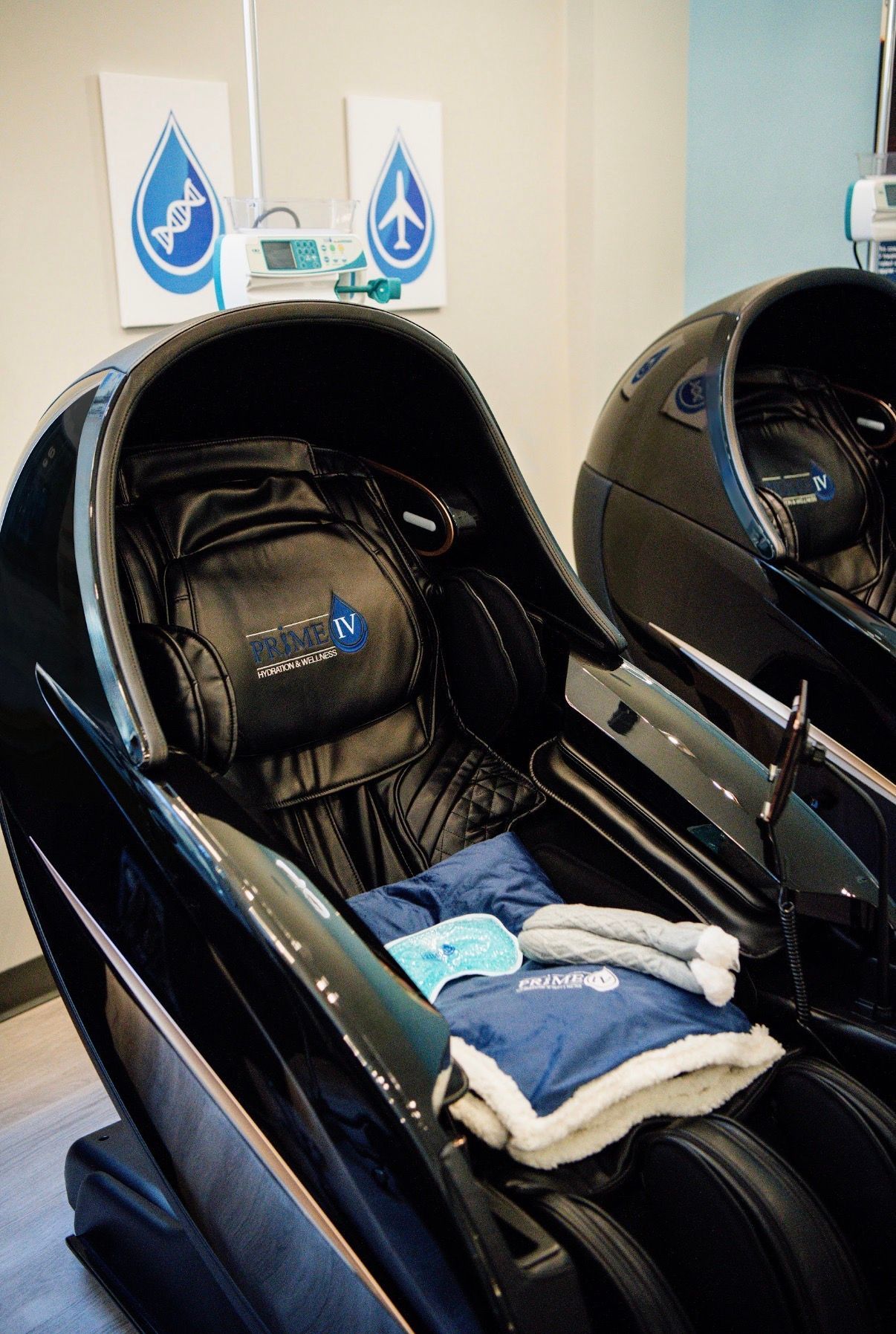 Branded Prime IV zero-gravity black leather spa recliners