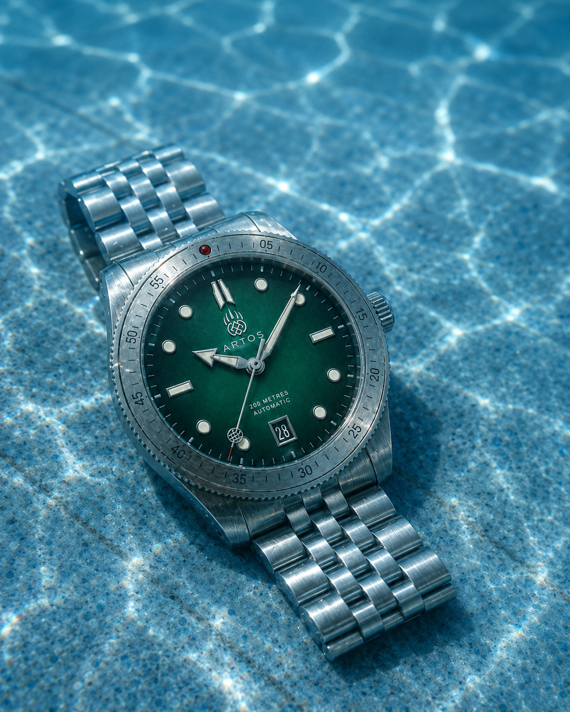 ARTOS Kodiak Forest Green underwater in pool - 200m water resistance