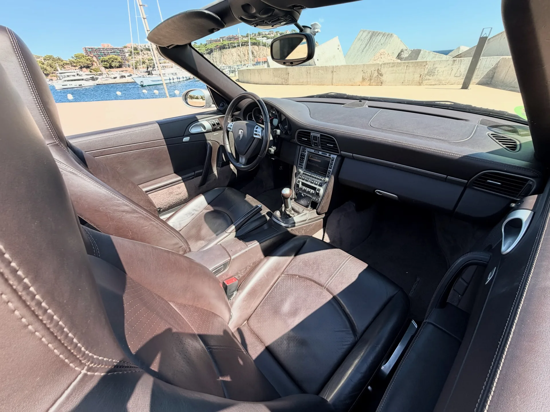 Detailed view across the Porsche 997 cockpit and seats