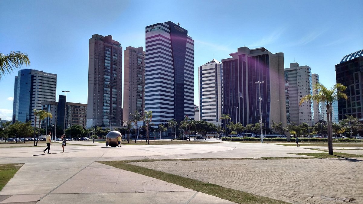 Praça do Papa - Vista para os arranha-céus de Vitória