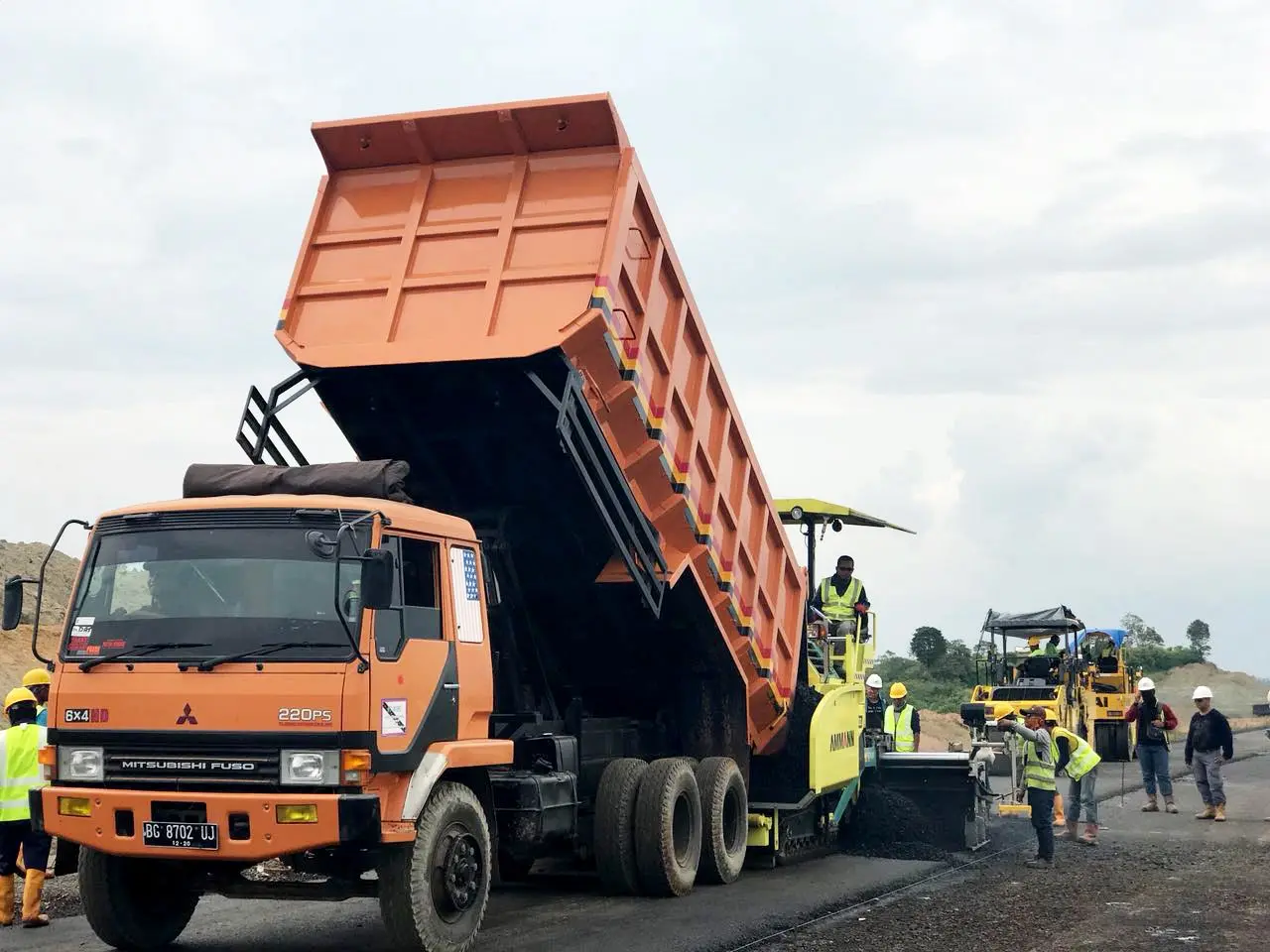 Proyek Pengaspalan Kompleks & Kilang Pertamina
