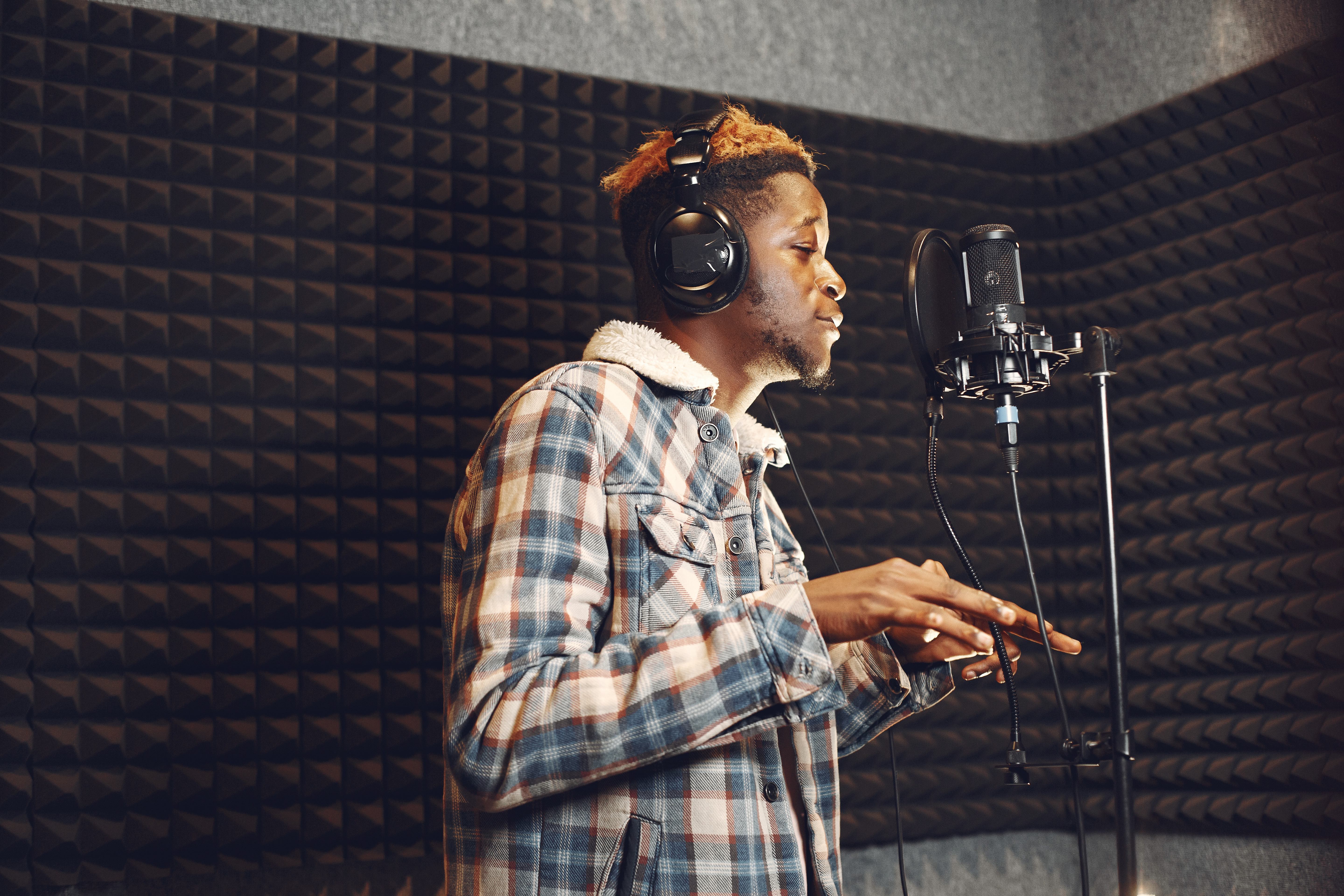 MC and vocal workshop in recording studio