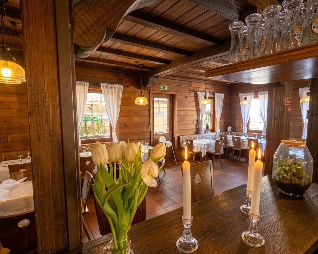 Cozy restaurant interior with tulips and candlelight