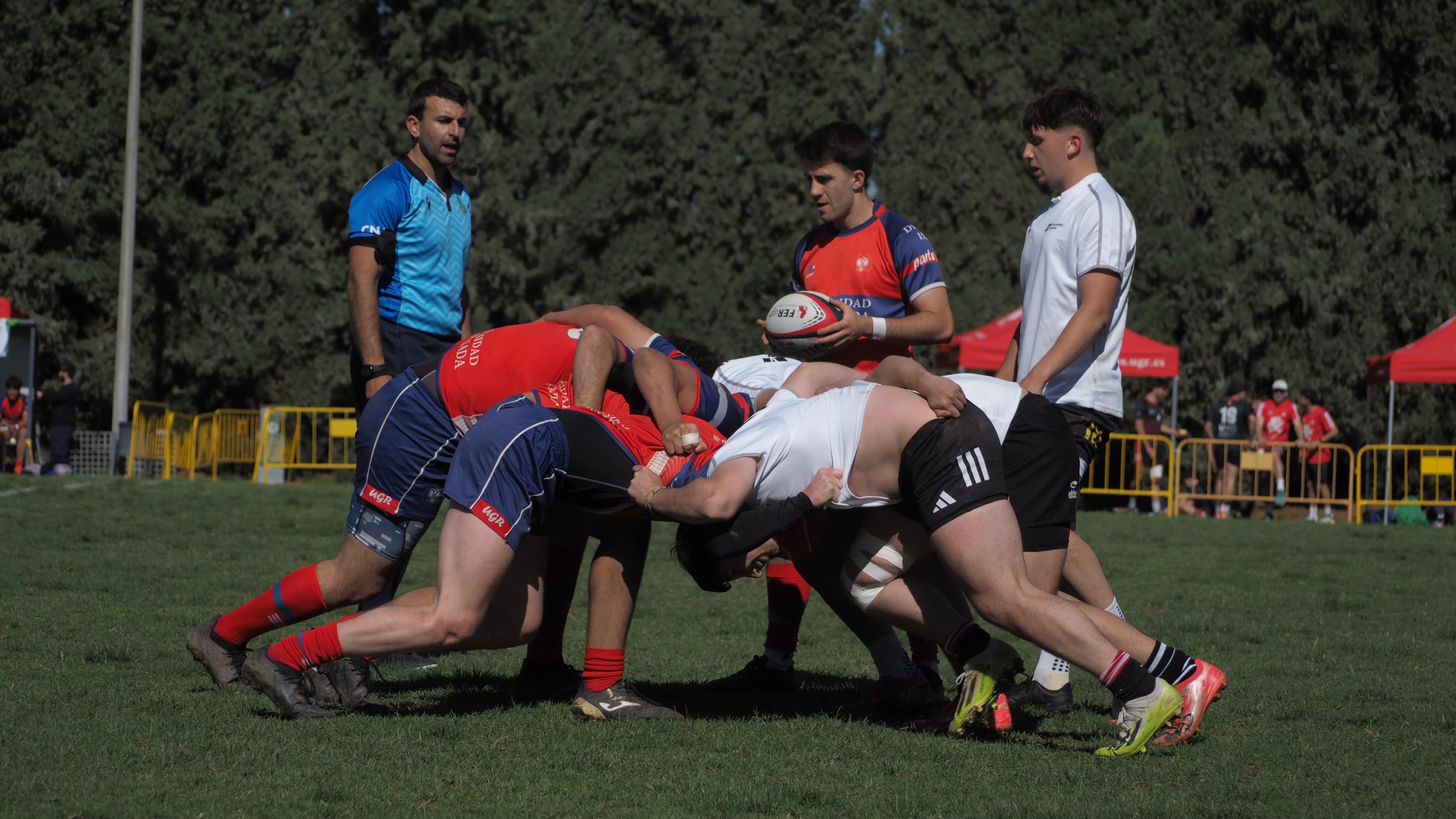 Melé de rugby universitario en Granada